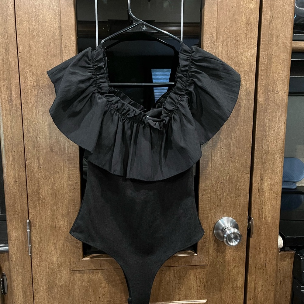 TCEC Black Off-Shoulder Ruffle Top - Picture 2 of 6